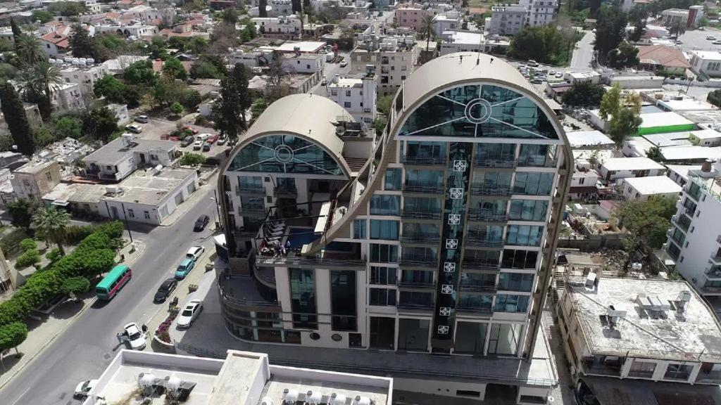 Апартаменти Elegant 2+1 Flat In The Heart Of Kyrenia + Wifi Екстер'єр фото