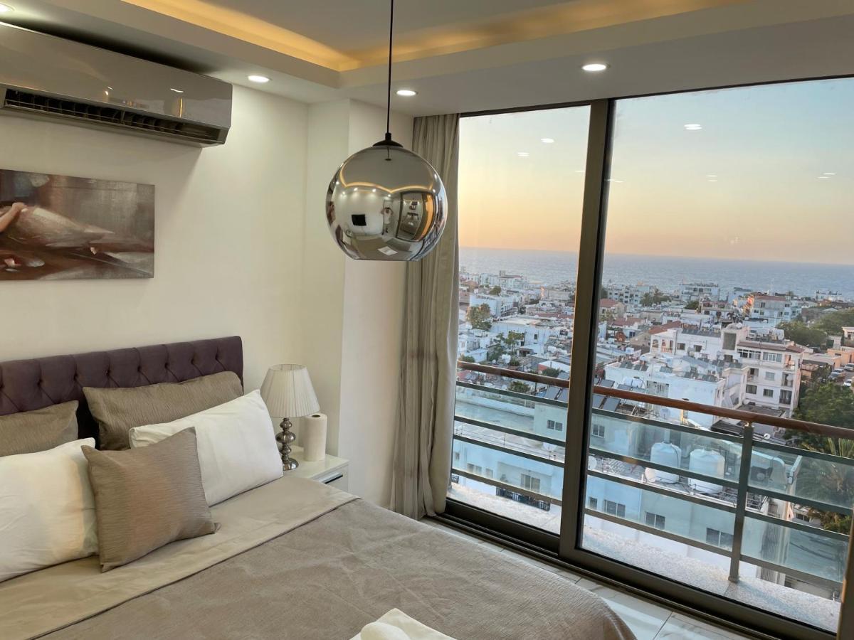 Апартаменти Elegant 2+1 Flat In The Heart Of Kyrenia + Wifi Екстер'єр фото
