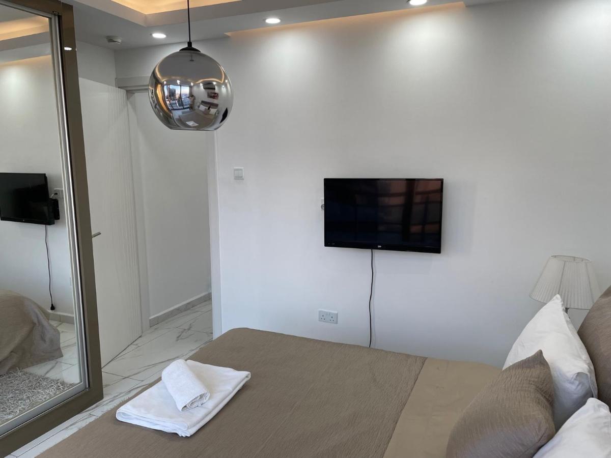 Апартаменти Elegant 2+1 Flat In The Heart Of Kyrenia + Wifi Екстер'єр фото